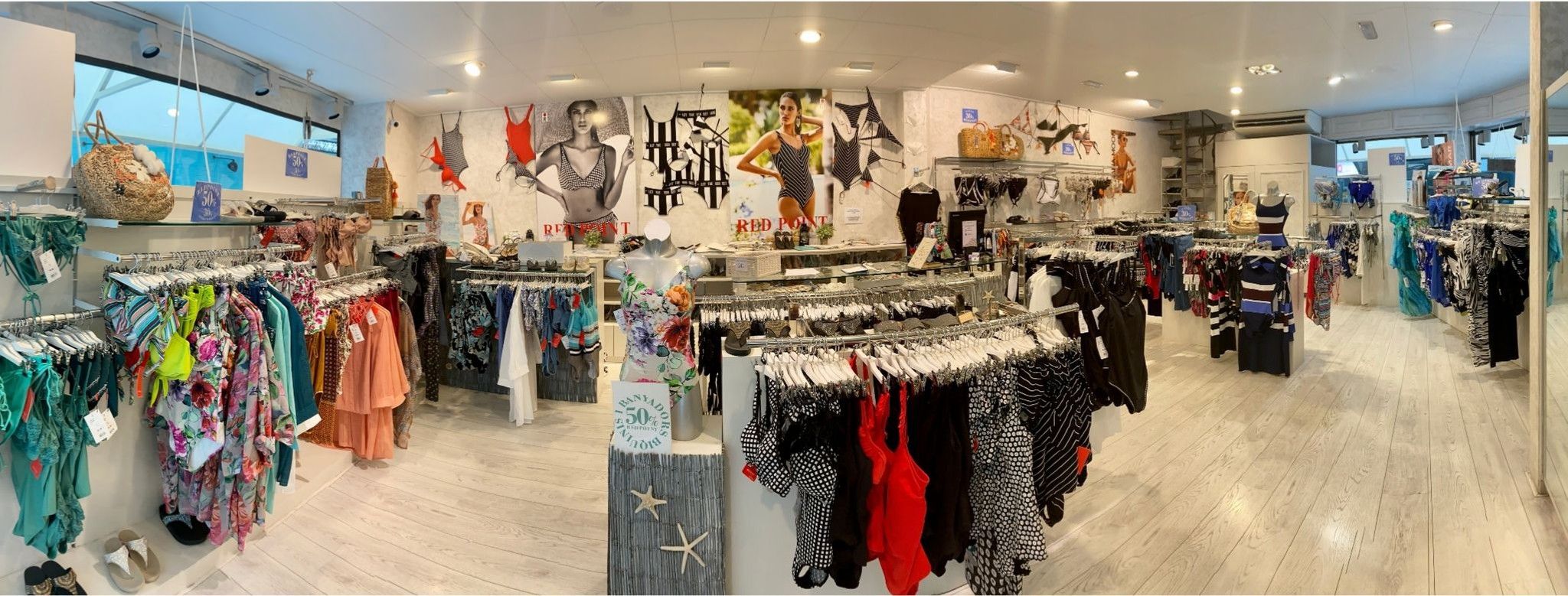 Interior tienda Azulik