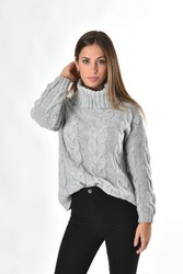 Jersey de mujer trenzado cuello alto