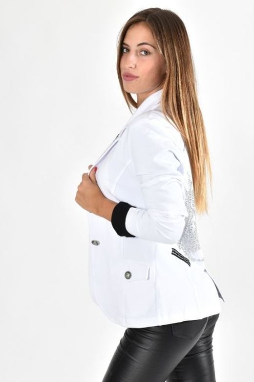 Americana de mujer con calavera de brillos