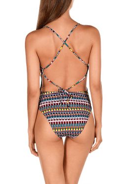 Долорес Кортес в купальнике с открытой спиной 1702