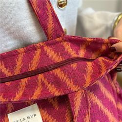 Bolsa Mediana con Cremallera y Bolsillos Laterales De La Mur FUEGO