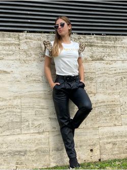 Camiseta Blanca con volante en la manga