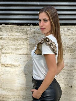 Camiseta Blanca con volante en la manga