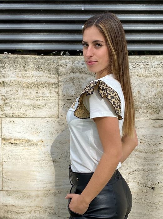 Camiseta Blanca con volante en la manga