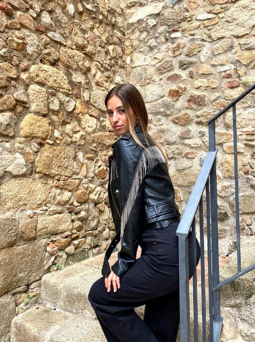 Cazadora Biker Negra con flecos y cremallera