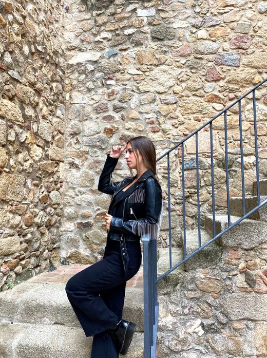 Cazadora Biker Negra con flecos y cremallera