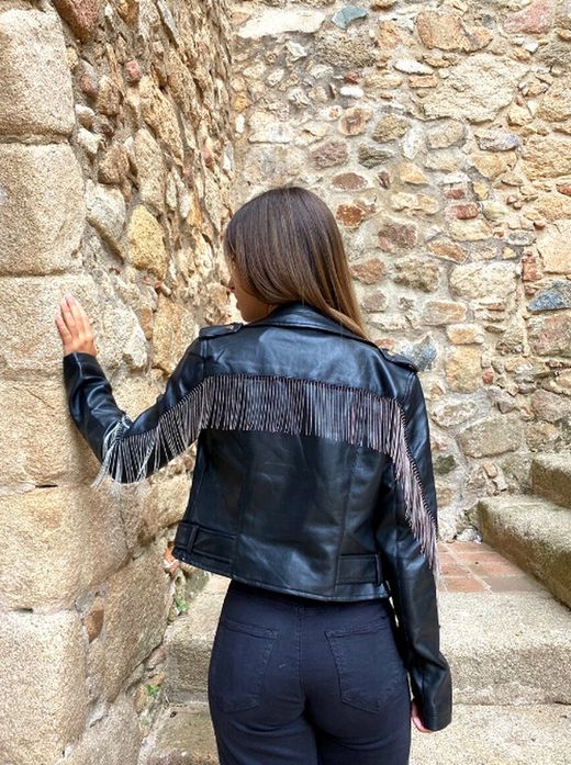 Cazadora Biker Negra con flecos y cremallera