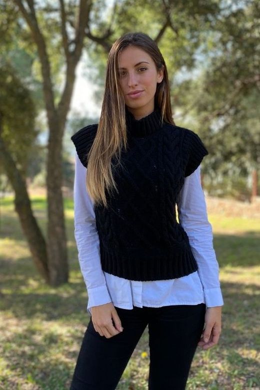 Chaleco de punto cuello alto tricot trenzado