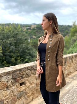 Chaqueta larga estilo militar