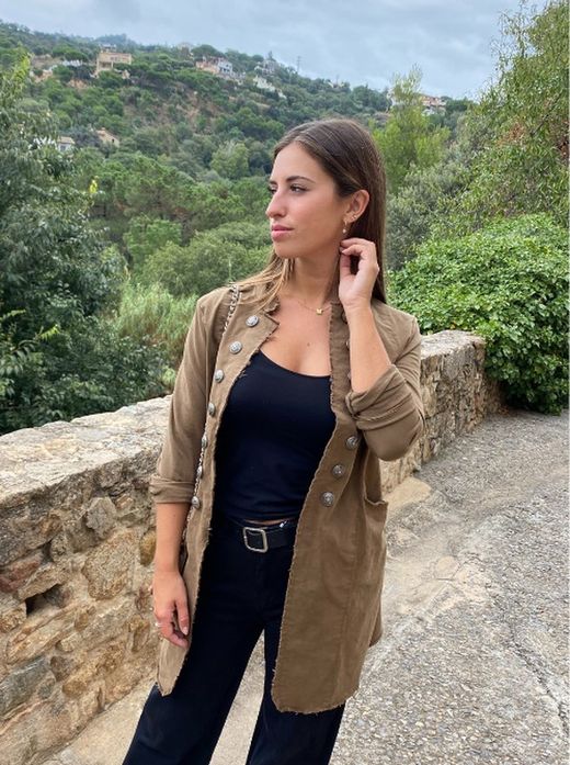 Chaqueta larga estilo militar