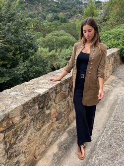 Chaqueta larga estilo militar