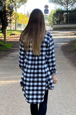Sobrecamisa larga de mujer estampada de cuadros