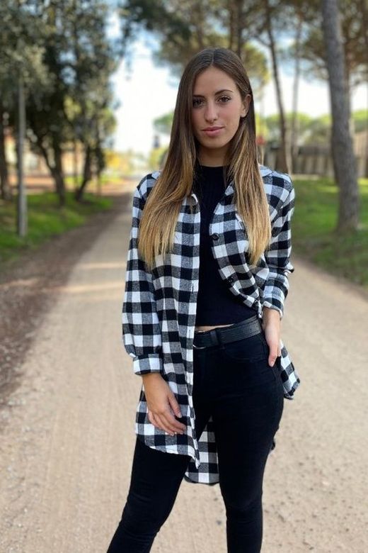 Sobrecamisa larga de mujer estampada de cuadros