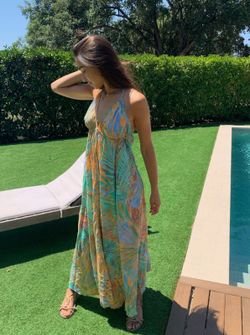 Robe bohème dos nu à pompons