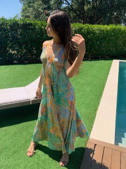 Robe bohème dos nu à pompons