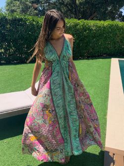 Robe bohème dos nu à pompons