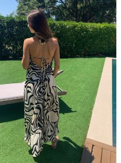 Robe bohème dos nu à pompons