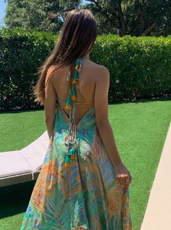 Robe bohème dos nu à pompons