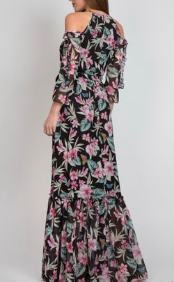 Vestido Largo Flores con Hombro Descubierto